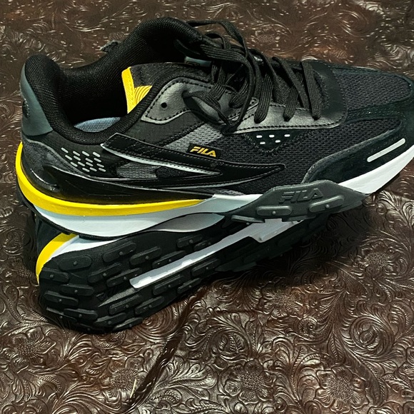 Fila Sneakers - Picture 3 of 5